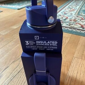 IRON °FLASK Sports Water Bottle, 3 Lids And 2straws.  Leak Proof. 22oz